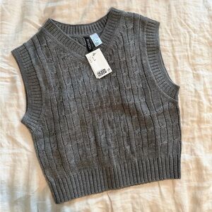H&M Sweater Vest NWT🏷️